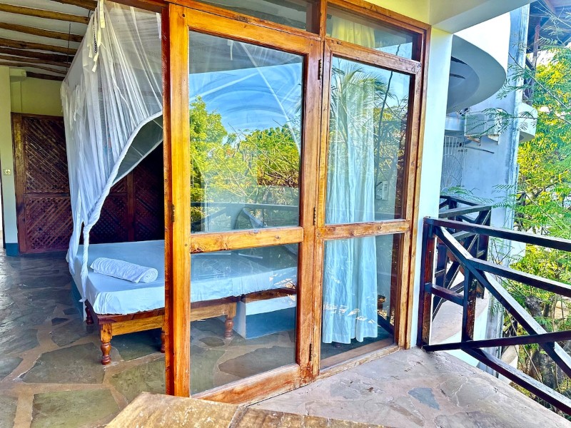 One-Bedroom Beachfront Suite photo 4